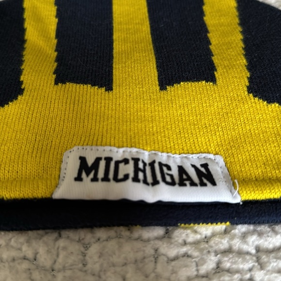 Michigan Wolverines Hail Winged Adidas Knit Beanie - Picture 3 of 4